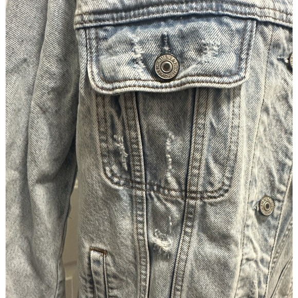 Abercrombie & Fitch Women Distressed Denim Jacket Size M Light Wash 100% Cotton - Picture 11 of 16